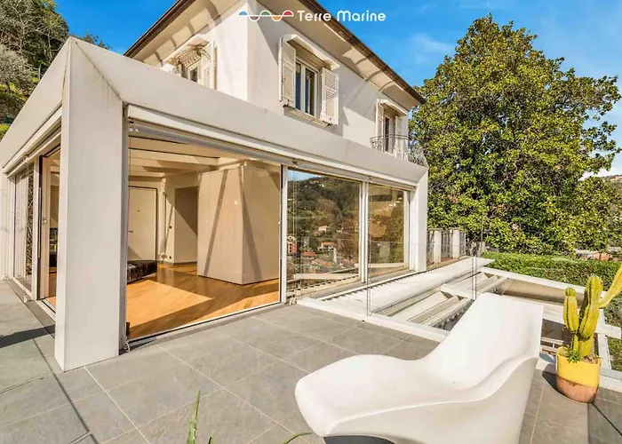 Bianca, Terre Marine Vila La Spezia